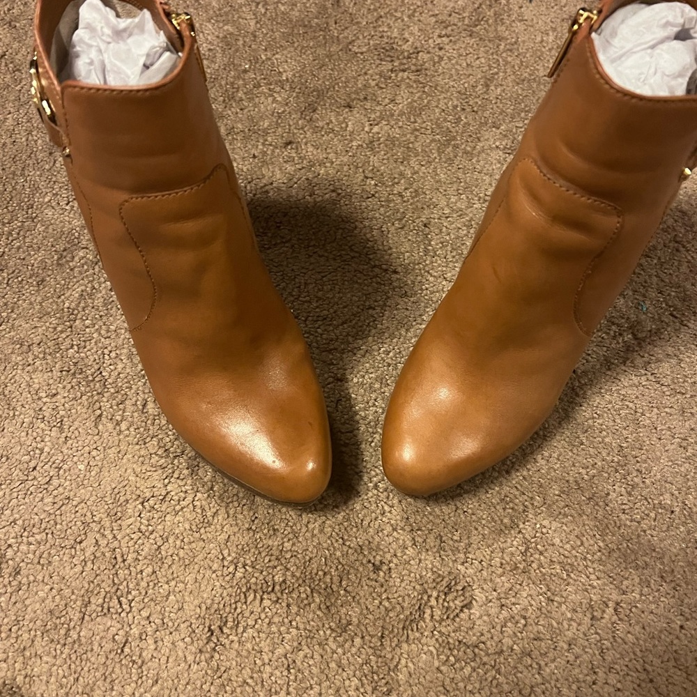 slightly used Michael Kors ankle boots. Great condition,8 1/2 size women’s boot. - Picture 5 of 6